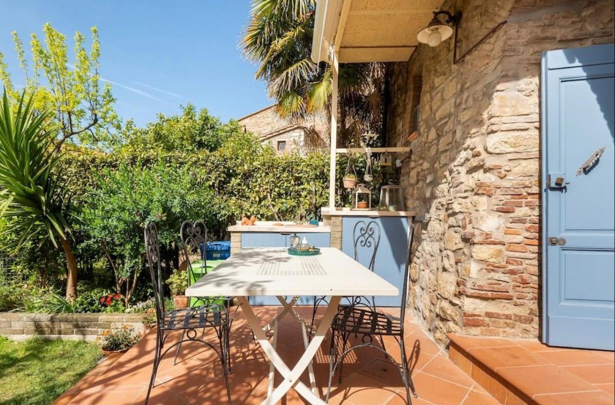 La Casa Nel Castello E Il Giardino Segreto Villa Суверето Екстериор снимка