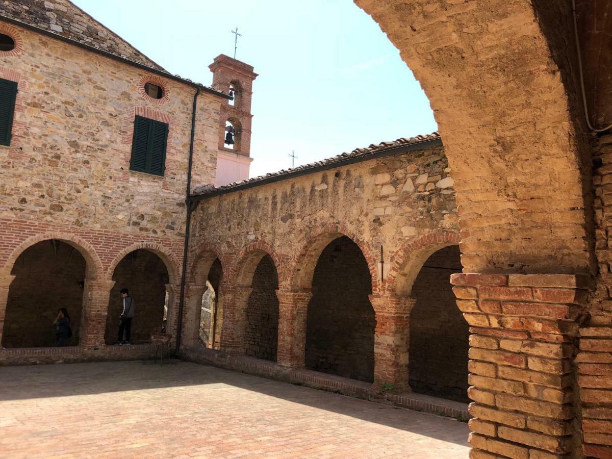 La Casa Nel Castello E Il Giardino Segreto Villa Суверето Екстериор снимка